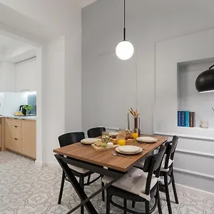 Sleeping In Main Market Apartment