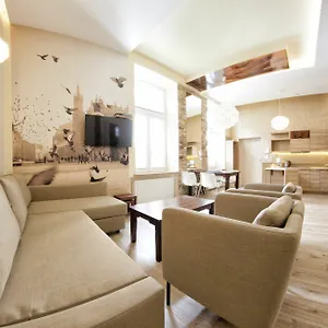 Nocny Apartment